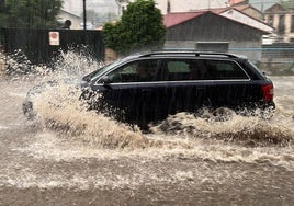 En la mayoría de los casos, la única solución ante un coche inundado es reclamar al seguro los daños que corresponda.