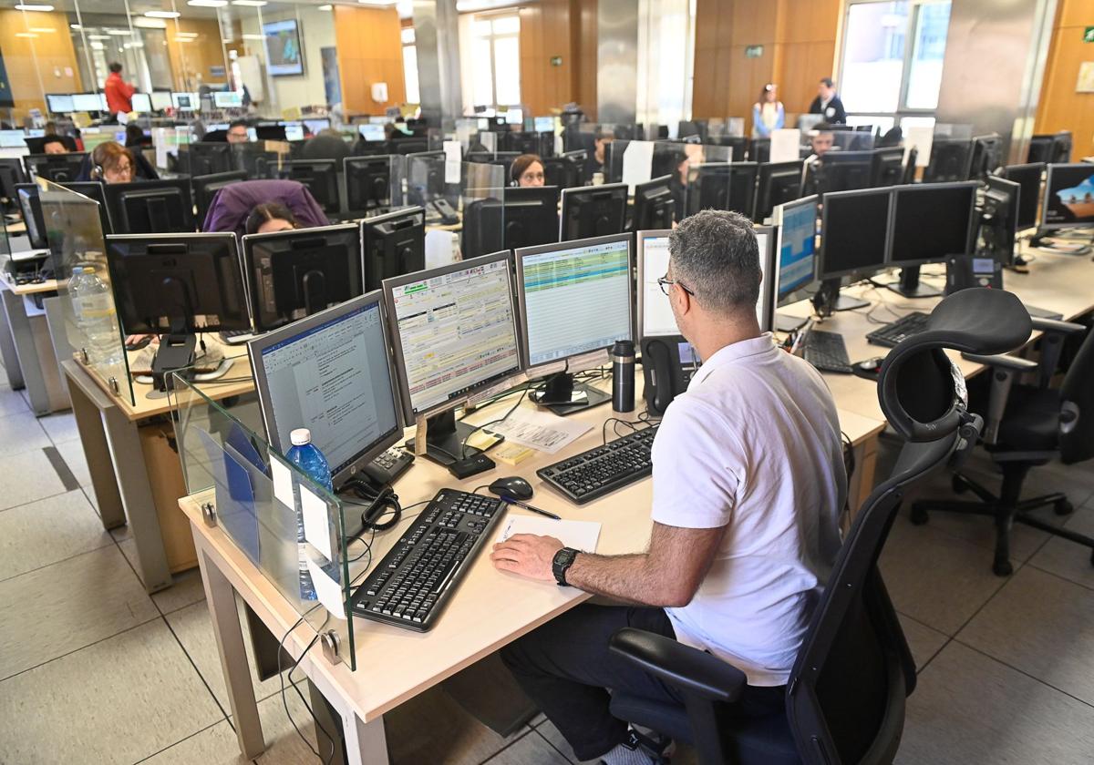 Sala de emergencia del 112 en Valladolid.