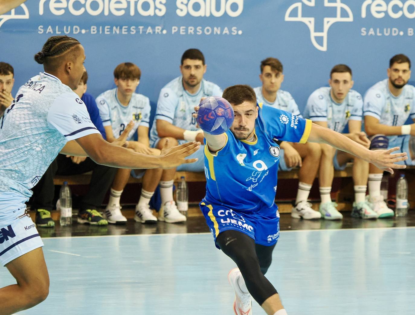 Las imágenes del primer partido de liga del Recoletas Valladolid