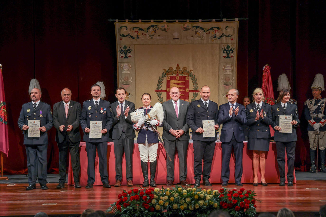 Las imágenes del acto en el Teatro Calderón por el Día de la Policía Municipal