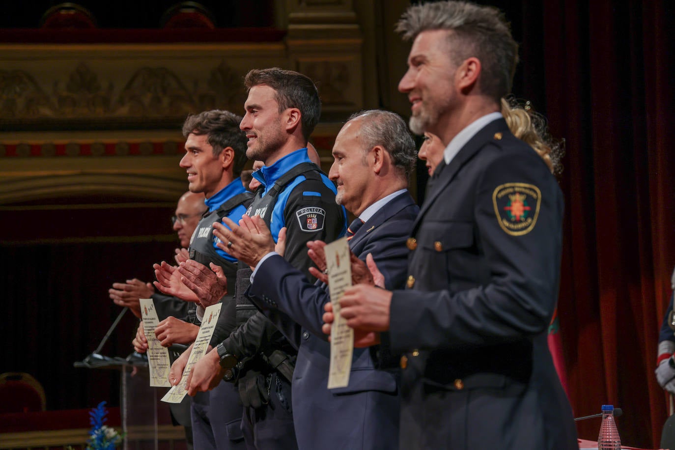 Las imágenes del acto en el Teatro Calderón por el Día de la Policía Municipal