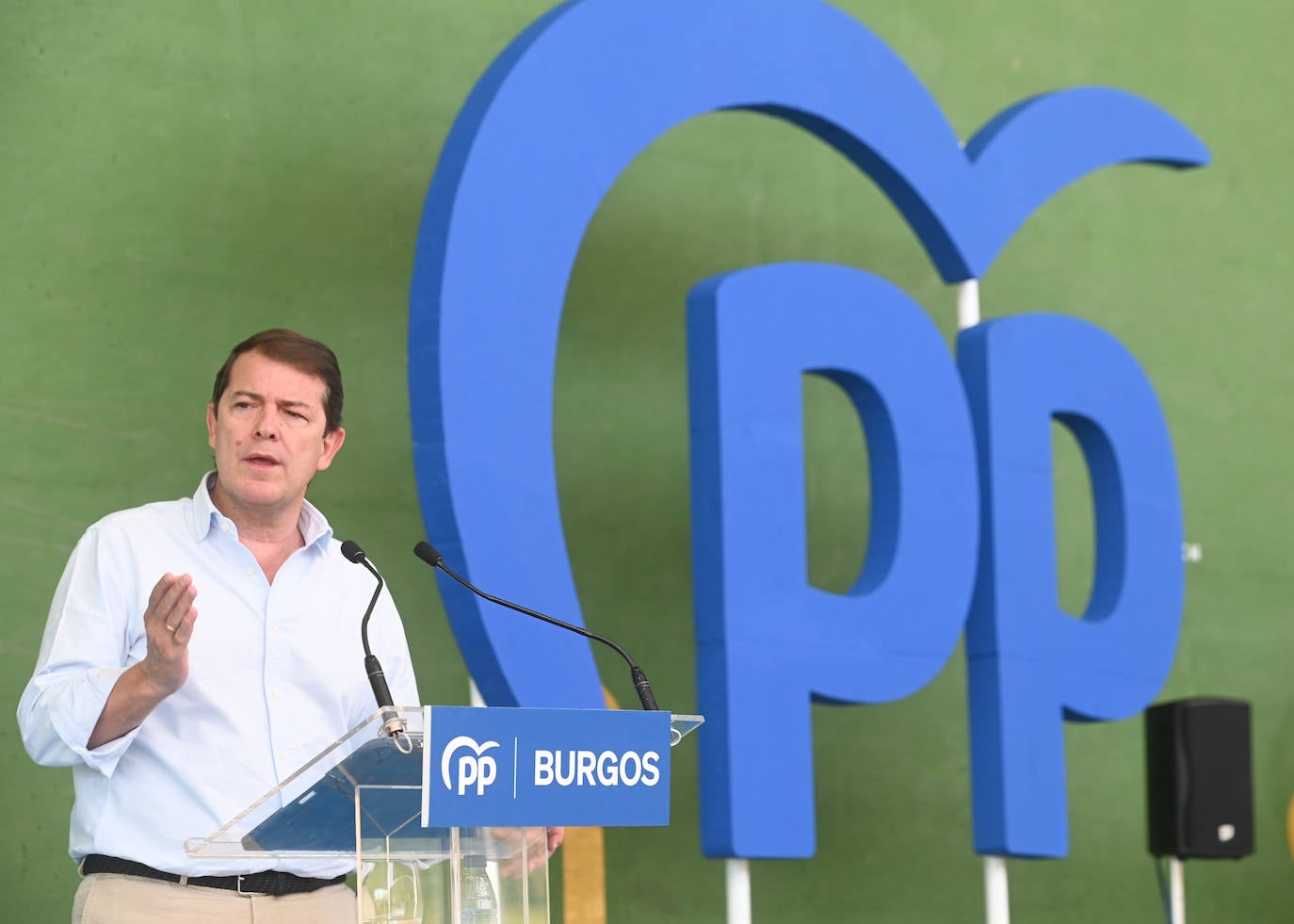 Mañueco ve «encarrilada» la legislatura y pide al PP no despistarse para las elecciones de 2026