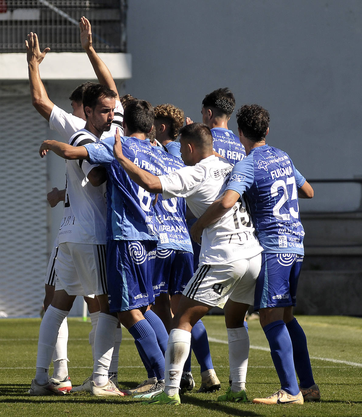 Fotografías del partido entre la Segoviana y el Ourense