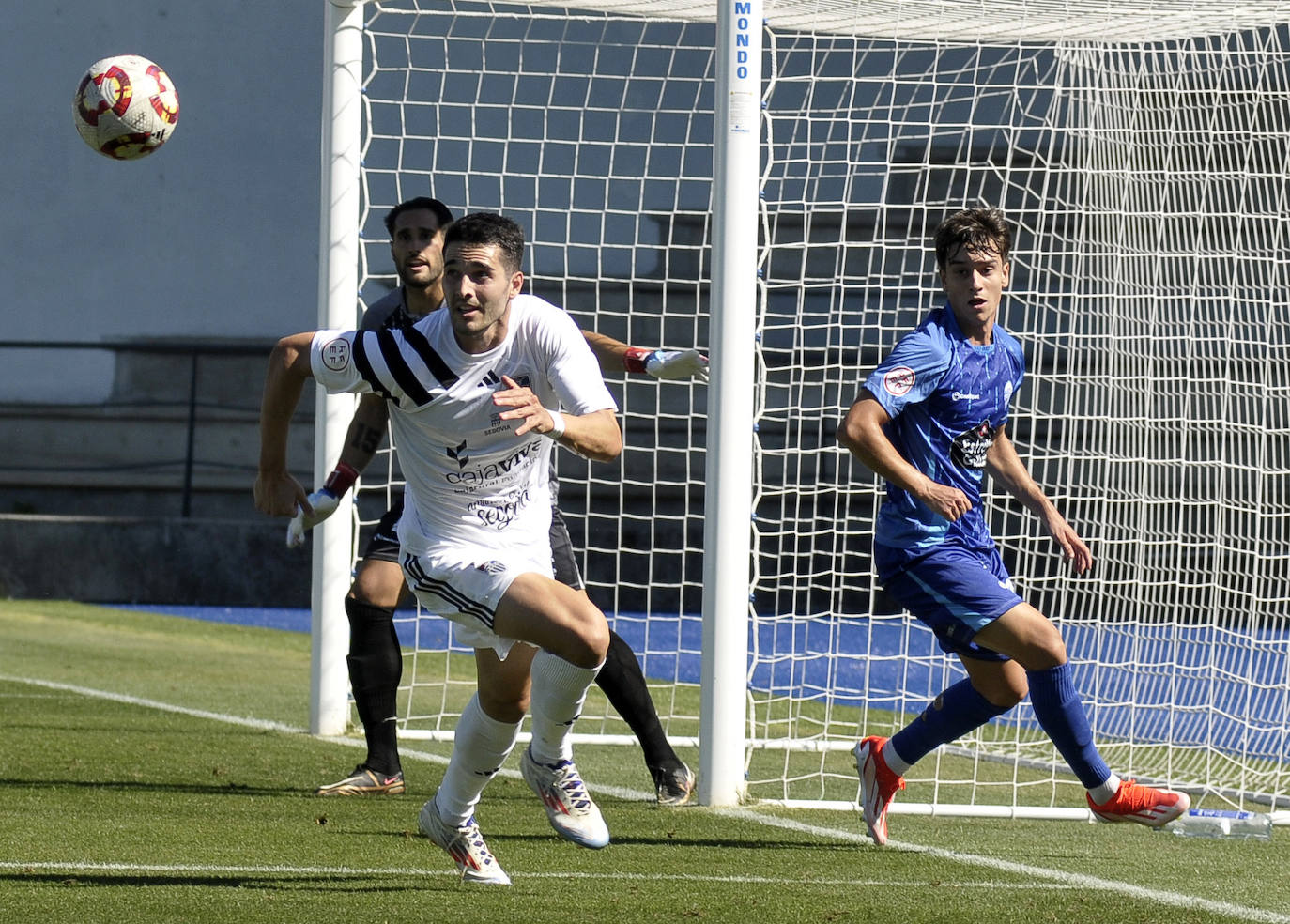 Fotografías del partido entre la Segoviana y el Ourense