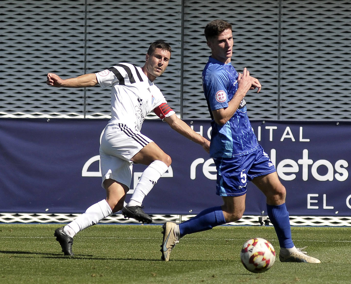 Fotografías del partido entre la Segoviana y el Ourense