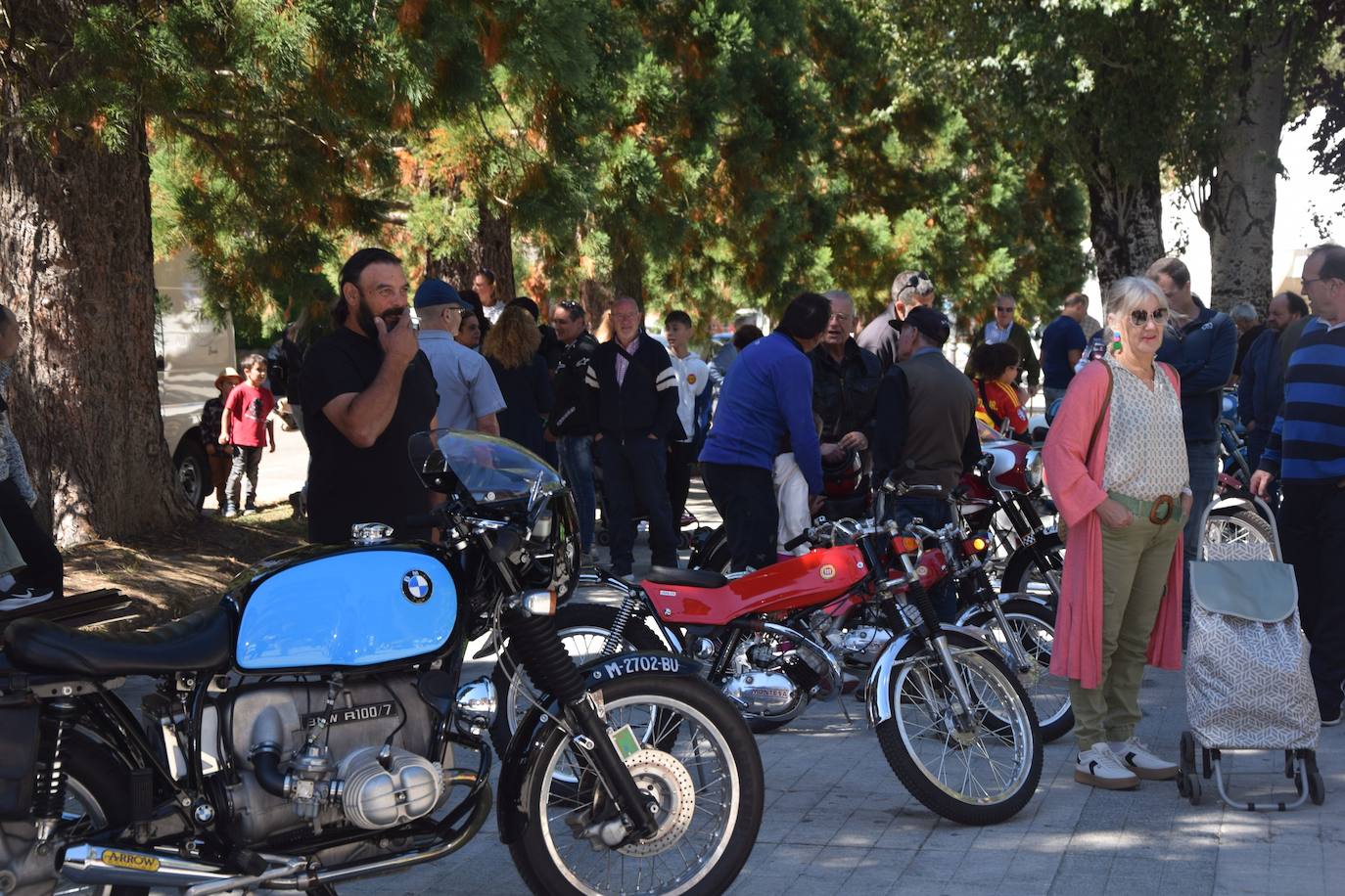 Las motos clásicas rugen en Guardo