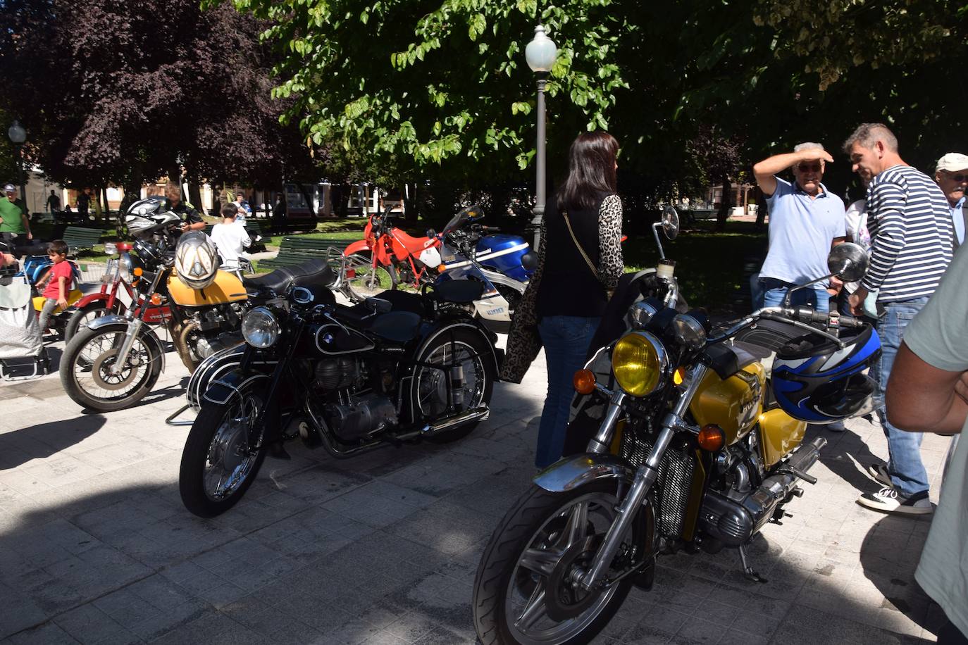 Las motos clásicas rugen en Guardo