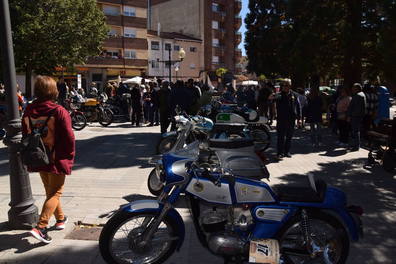 Las motos clásicas rugen en Guardo