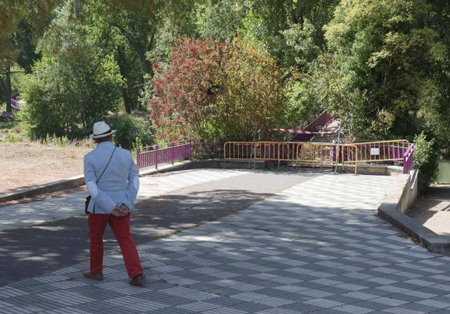 Acceso aún cortado a las pasarelas que conducen al Sotillo.