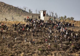 Avalancha de personas el pasado domingo en Ceuta.