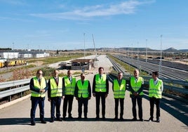 Foto de grupo de las autoridades, en la visita a la futura estación Intermodal de Valladolid.