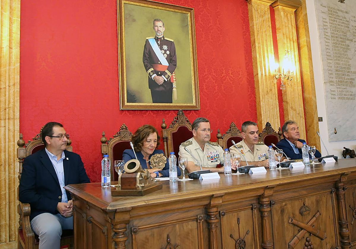 Presentacion del libro &#039;Piedras entre cañones&#039; en la Academia de Artillería