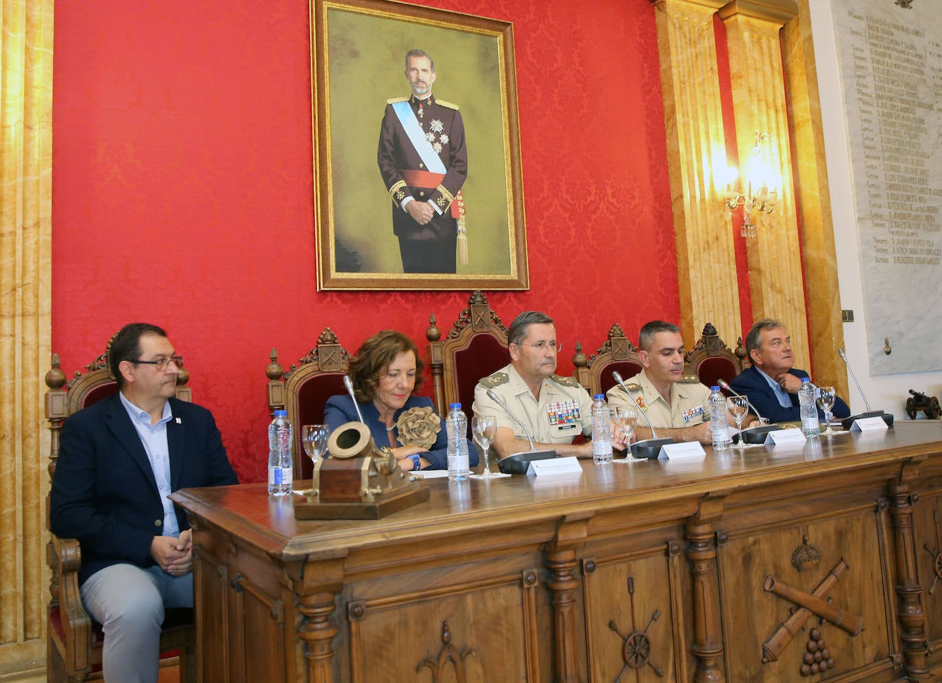 Presentacion del libro &#039;Piedras entre cañones&#039; en la Academia de Artillería