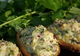 Patatas rellenas y gratinadas