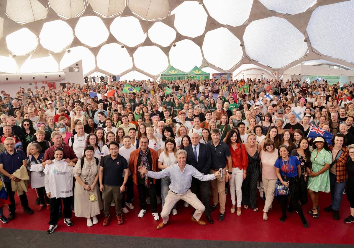 Foto de grupo de los participantes, en la jornada inaugural.