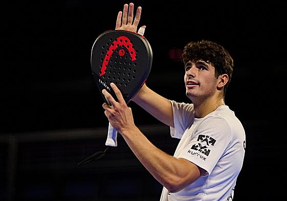 Arturo Coello saluda al público vallisoletano.