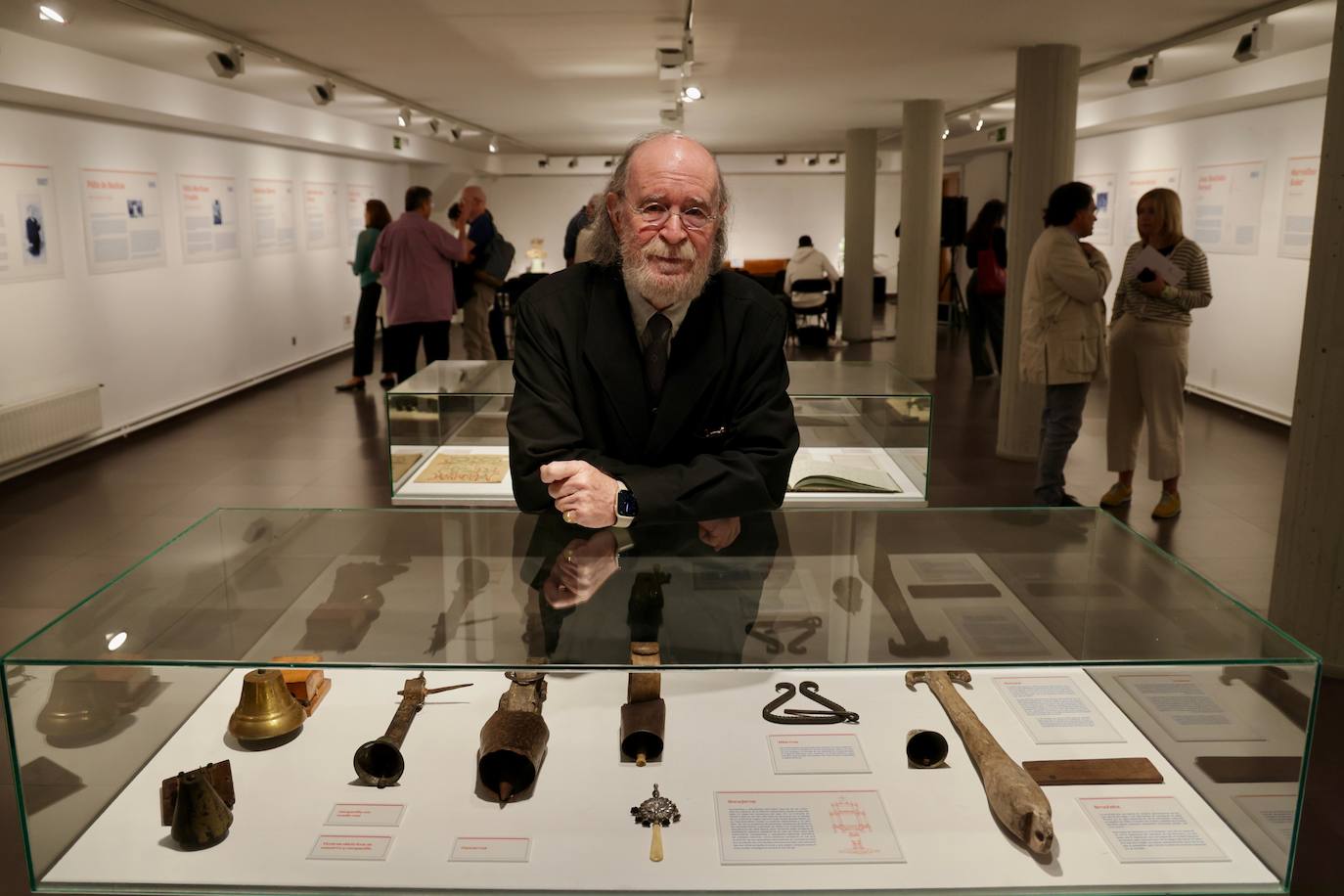 Joaquín Díaz, en la exposición que ha comisariado 'Fabricantes de tonadas'.