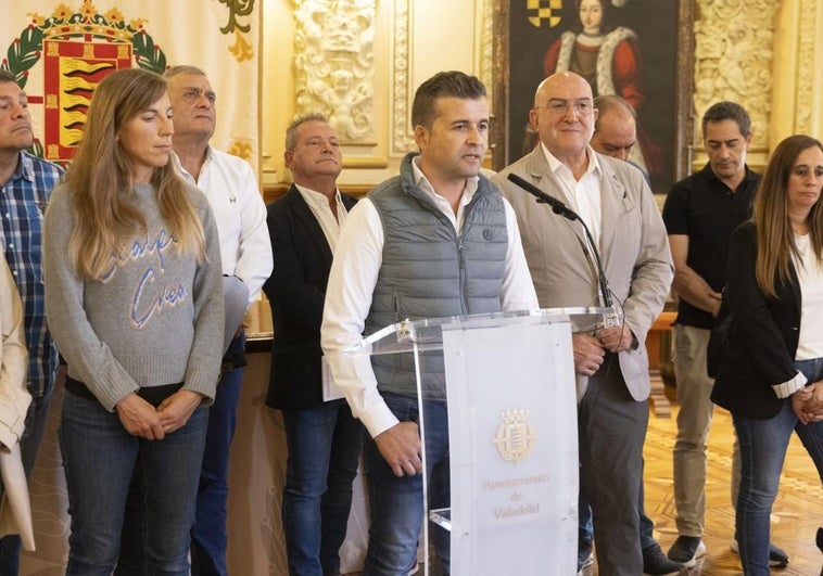 Félix Hernández, presidente del comité de empresa de la fábrica de Bimbo en Valladolid, explica la situación tras la reunión en el Ayuntamiento.