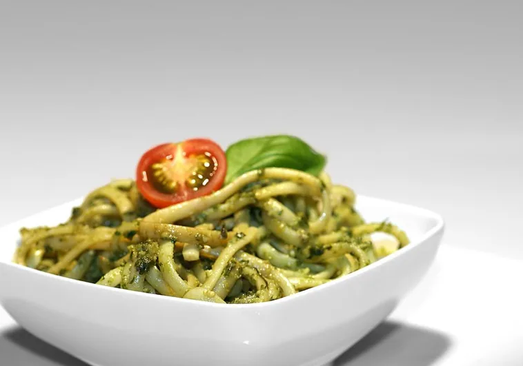 Deliciosos espaguetis con pesto de limón