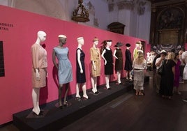 Exposición de diseños de moda de Balenciaga en Las Francesas.