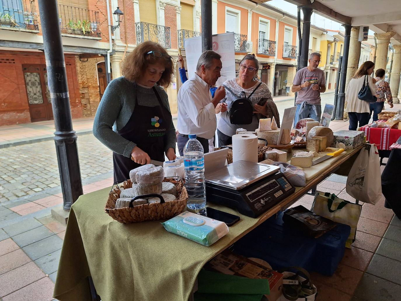 Imágenes del Mercado del Queso de Villalón de Campos