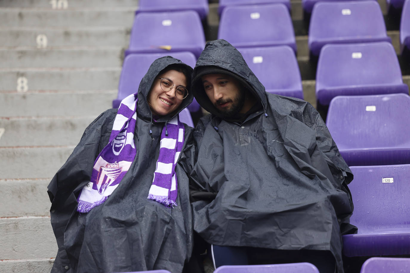 Búscate en las gradas del estadio José Zorilla (1/4)