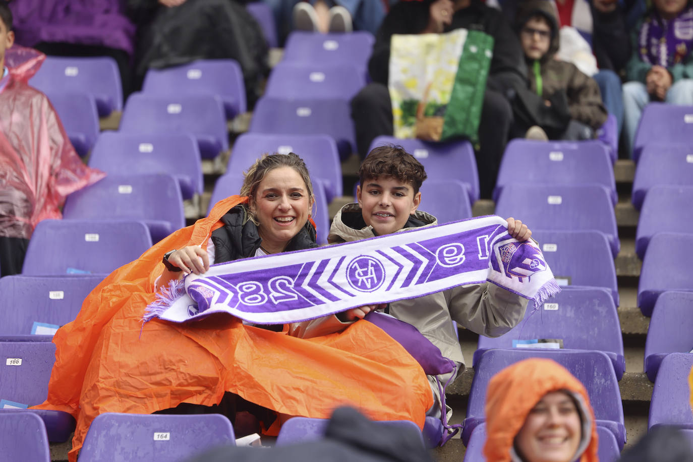 Búscate en las gradas del estadio José Zorilla (1/4)