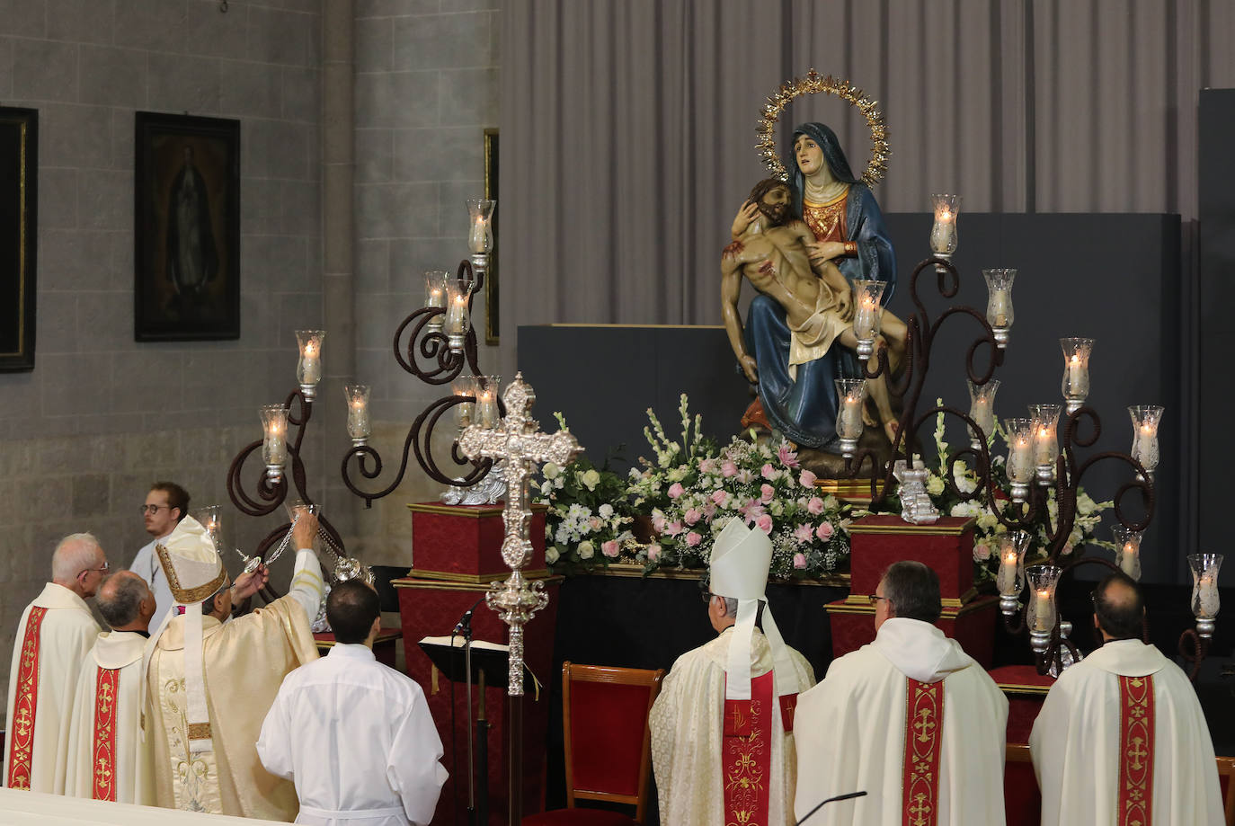 La Virgen de la Piedad luce nueva corona en Palencia