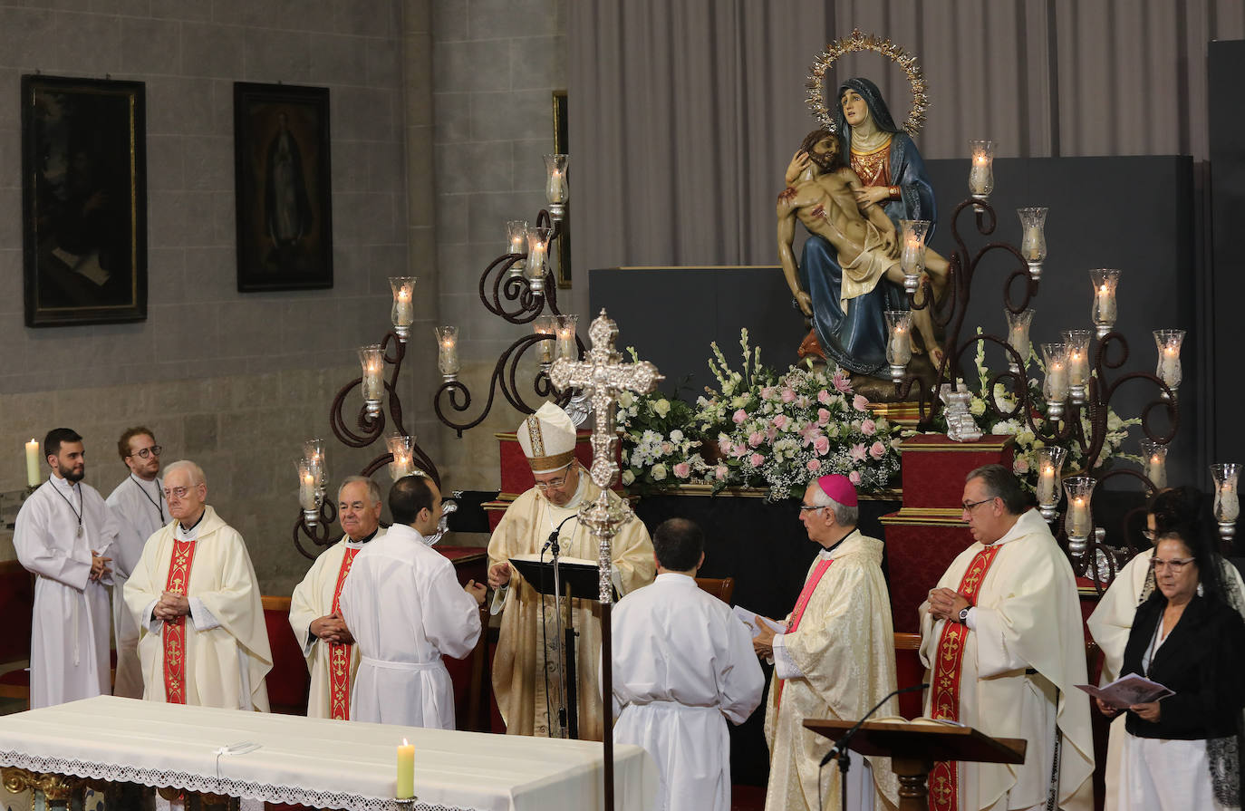 La Virgen de la Piedad luce nueva corona en Palencia