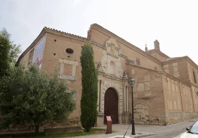 Fachada del antiguo colegio de jesuitas, Iglesia de San Nicolás en Arévalo.