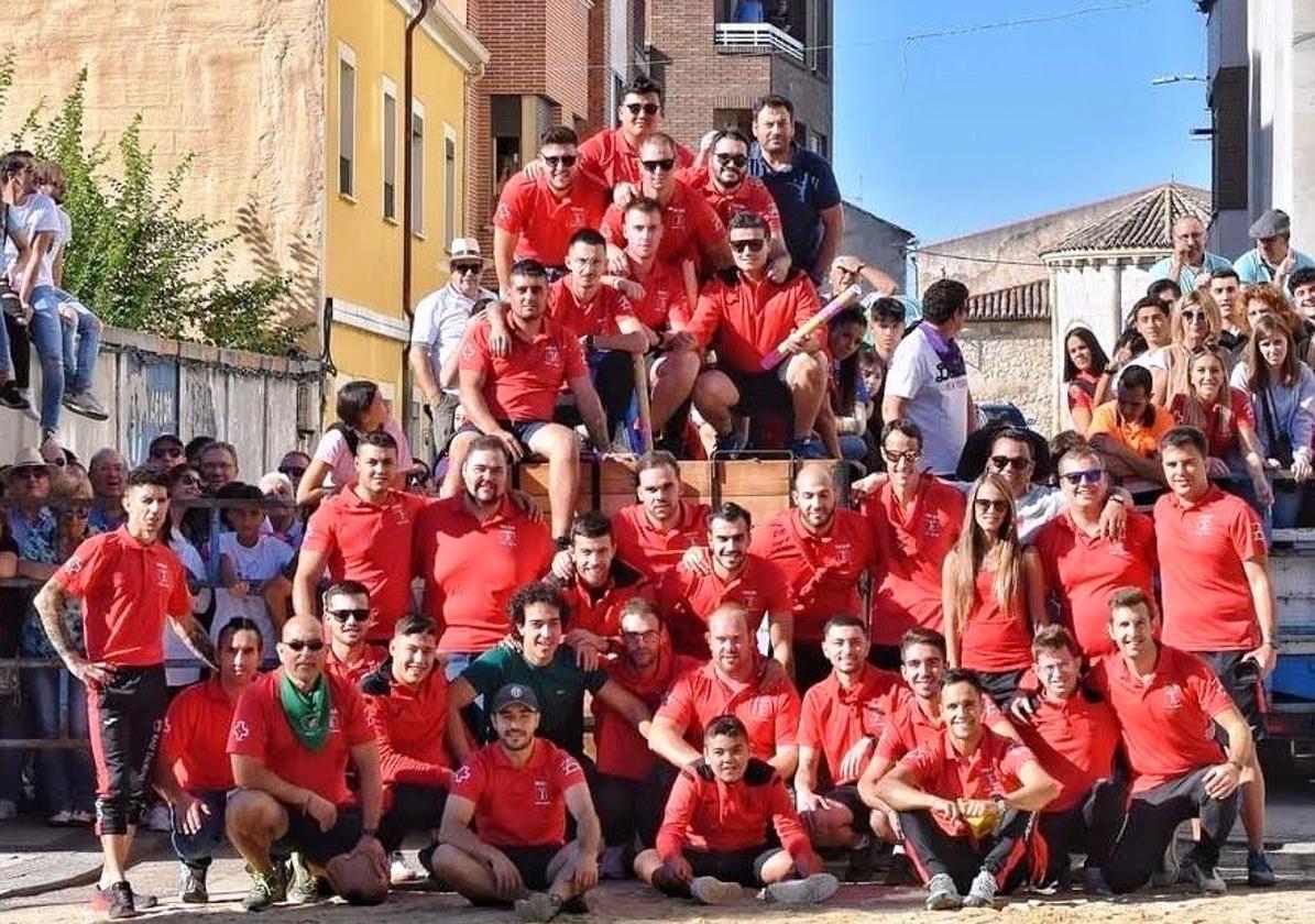 Foto de familia de los integrantes de la Asociación Raíz Taurina, el pasado año.