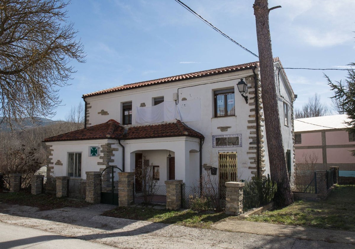 Edificio adaptado para abrir la farmacia en Villar del Río.