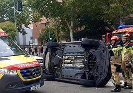 El turismo volcado junto al centro de salud de Covaresa.