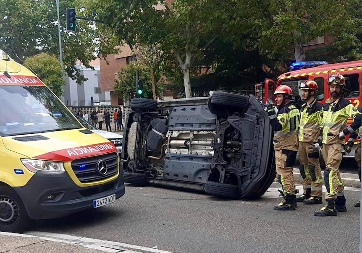 El turismo volcado junto al centro de salud de Covaresa.