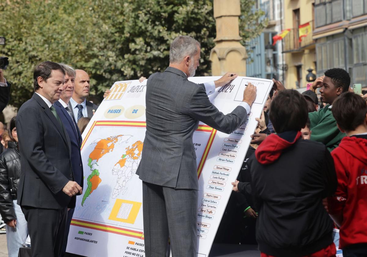 Felipe VI firma el mapa de los países hispanohablantes.