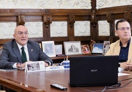 El alcalde, a la izquierda, durante la reunión telemática con directivas de Bimbo.