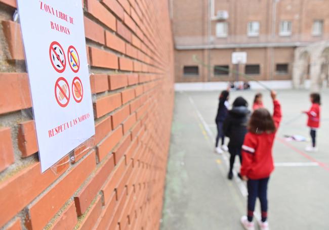 El colegio Las Huelgas Reales ha delimitado ciertas zonas como «libres de balones»