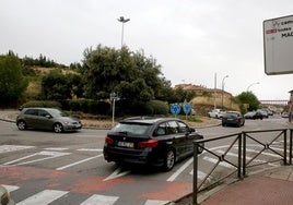 Glorieta de Melitón Martín, con el montículo que será desmontado al fondo.