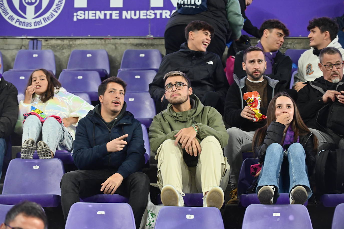 Búscate en la grada del estadio José Zorrilla (1/4)