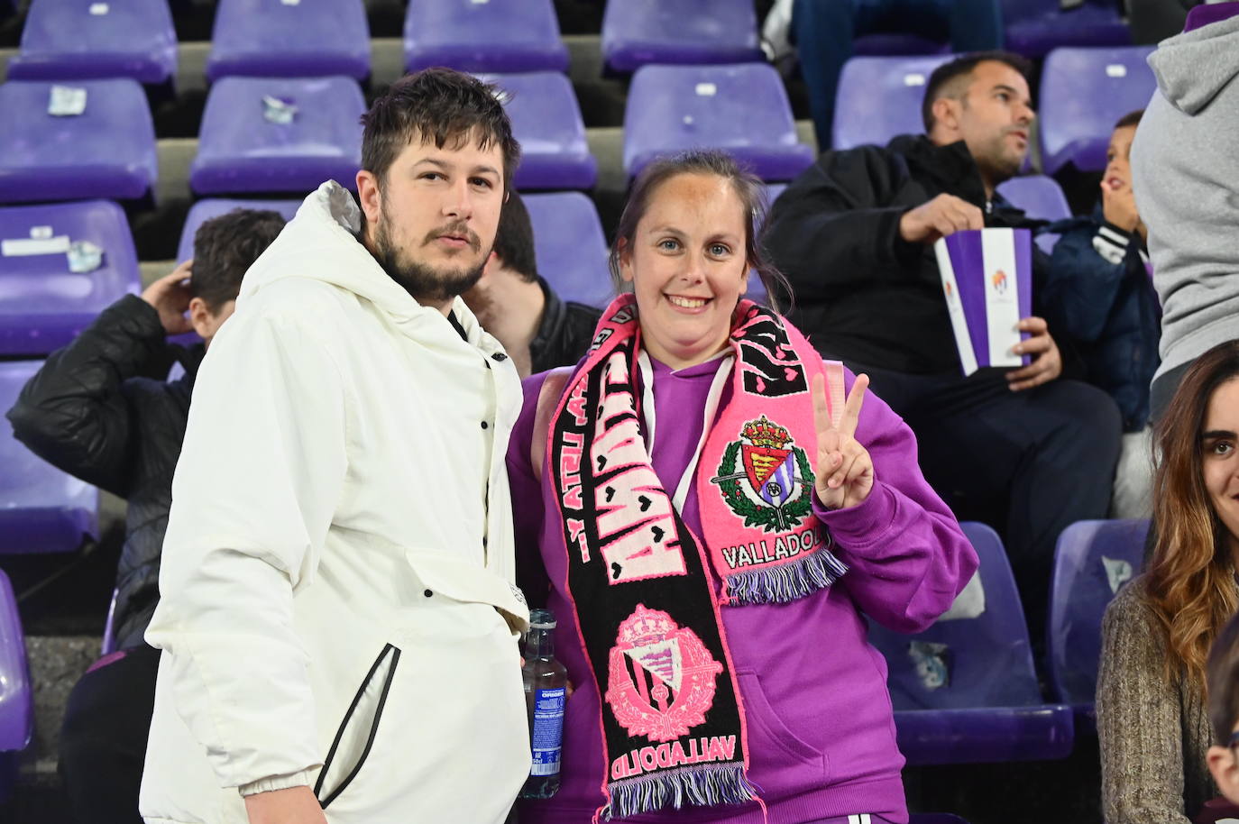 Búscate en la grada del estadio José Zorrilla (1/4)