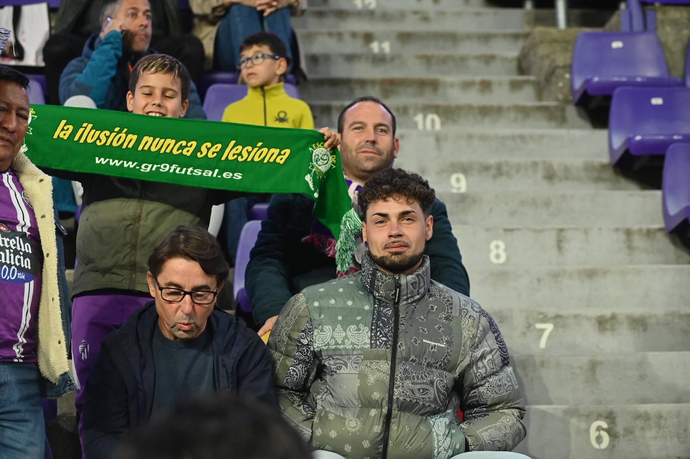 Búscate en la grada del estadio José Zorrilla (2/4)