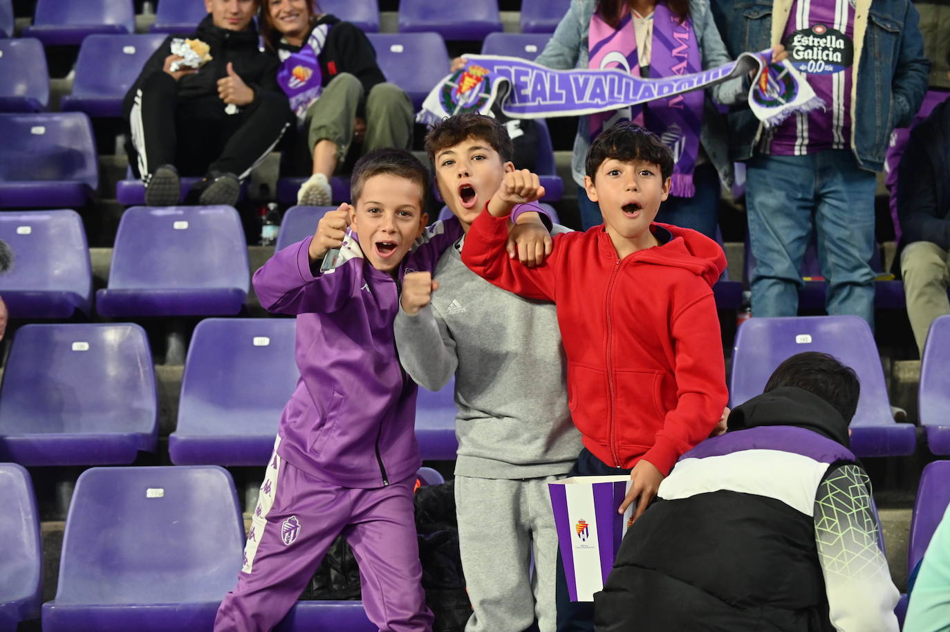 Búscate en la grada del estadio José Zorrilla (2/4)