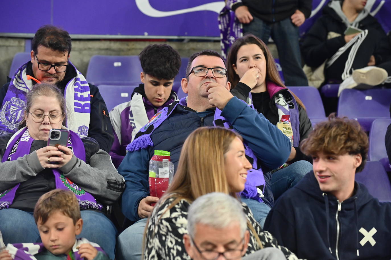 Búscate en la grada del estadio José Zorrilla (1/4)