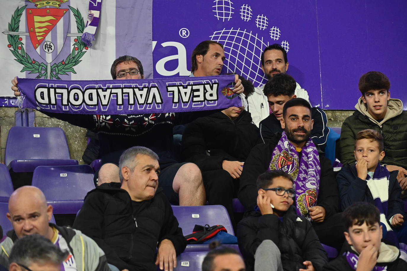 Búscate en la grada del estadio José Zorrilla (2/4)