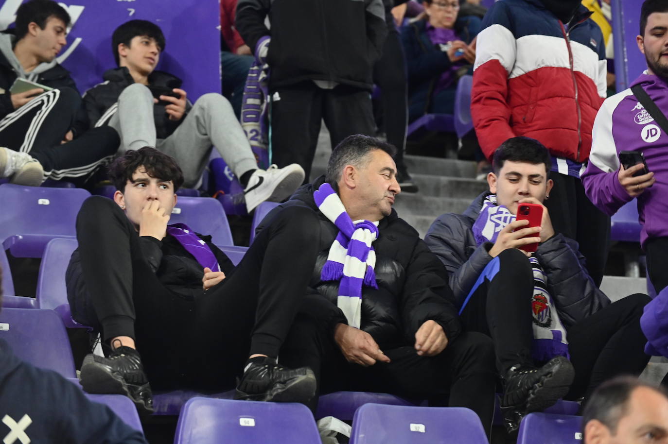 Búscate en la grada del estadio José Zorrilla (1/4)