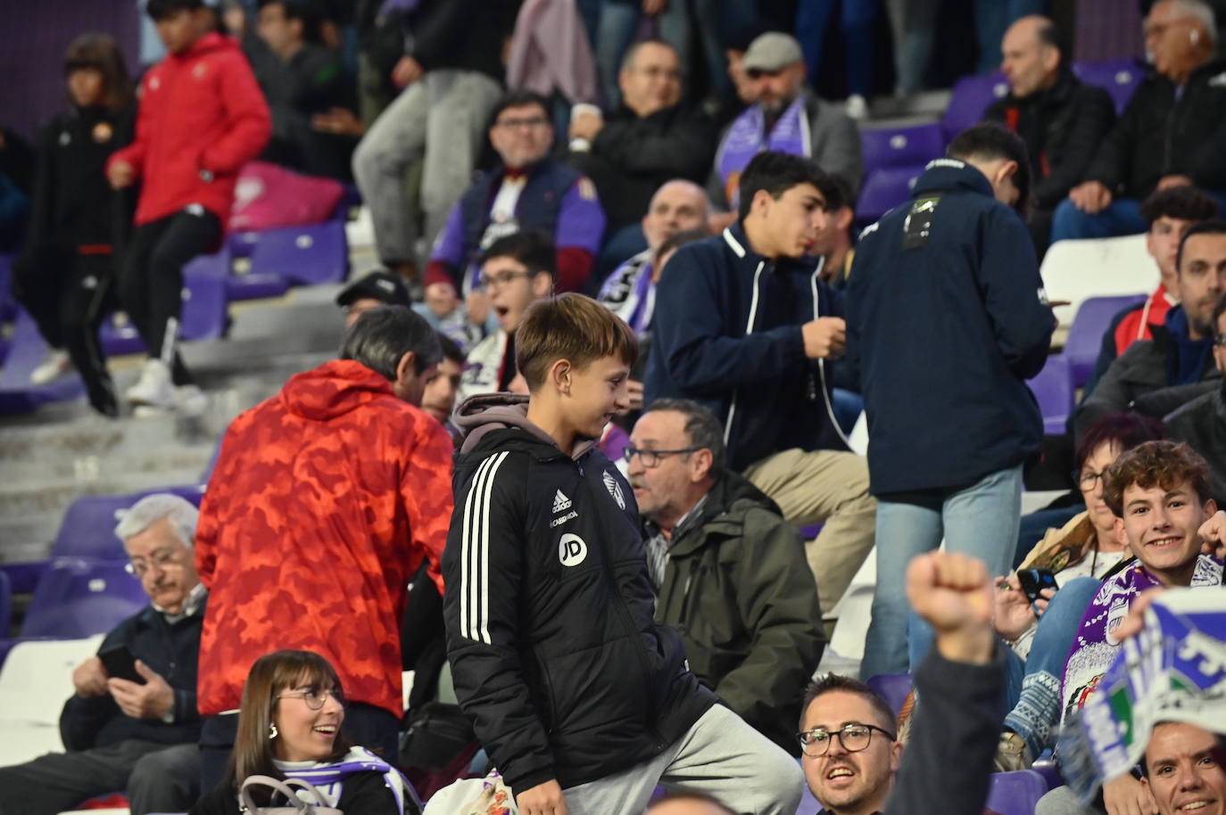 Búscate en la grada del estadio José Zorrilla (3/4)