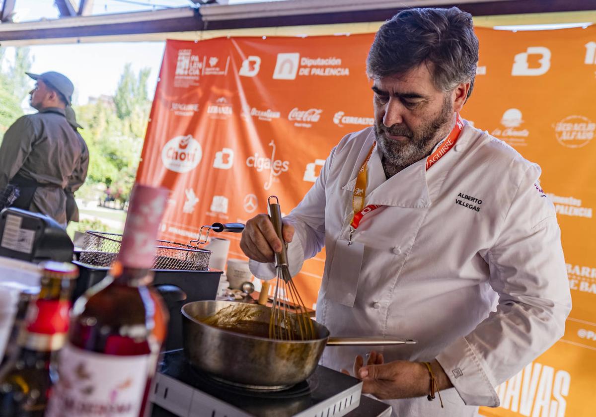 El palentino Alberto Villegas, este pasado lunes en el concurso de patatas bravas.