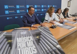 El director del Conservatorio, la diputada de Cultura, con Nieves Ramos (Prosol).