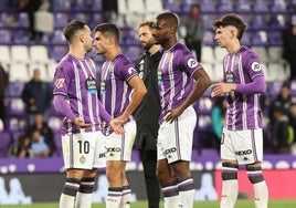 Iván Sánchez, Lucas Rosa, Mamadou Sylla y Raúl Chasco, con el preparador físico Gonzalo Álvarez por detrás, tras la última derrota