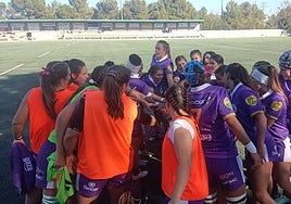Las jugadoras de El Salvador celebran la victoria al final del encuentro.